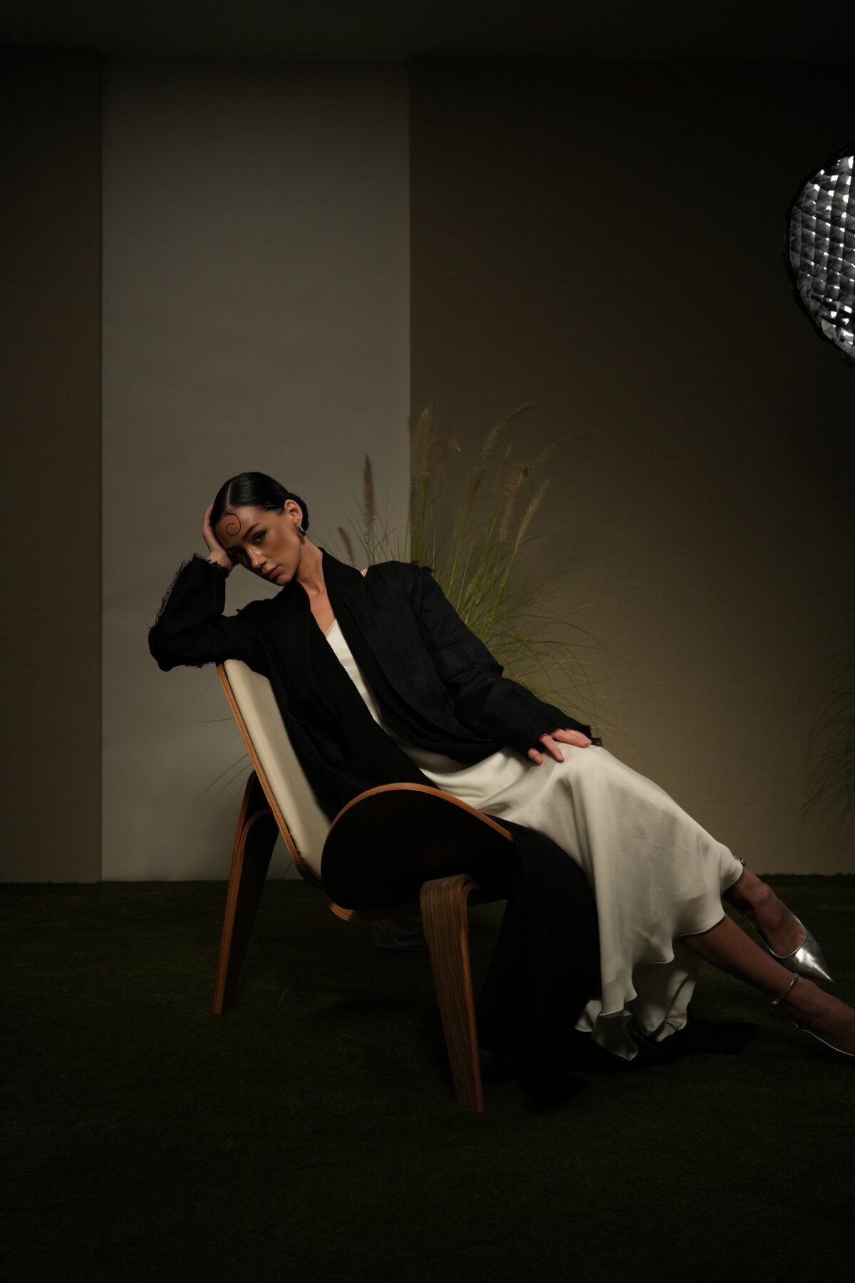 Frayed-Edge Abaya black